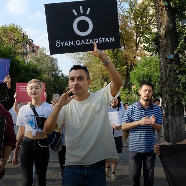 Марш Oyan, Qazaqstan за конституционную реформу: Как это было — Фоторепортаж на Village Казахстан