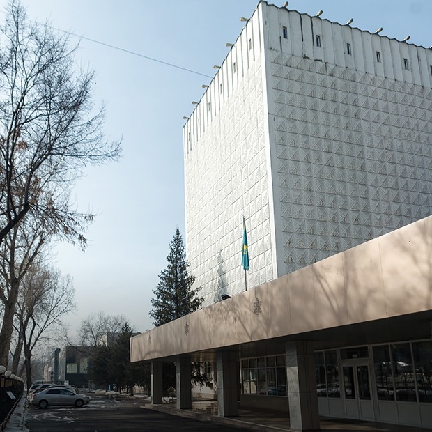 «Я работаю в Архиве президента»
— Где ты работаешь на Village Казахстан