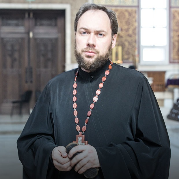«Камин-ауты — это модно»: Столичный священник — о подарках, мусульманах и Байзаковой