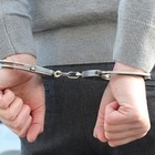 В Шымкенте работник СЭС представлялся полицейским и вымогал деньги 
