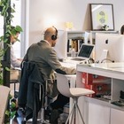 Невакцинированным казахстанцам запретили очно работать
