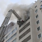 В Алматы в микрорайоне Аккент горел ЖК. Люди выпрыгивали из окон