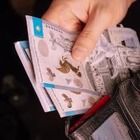 Исследование: В Казахстане женщины испытывают лишения из-за нехватки средств чаще, чем мужчины