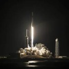SpaceX отправил в космос первый в истории экипаж из гражданских