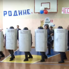 «Палкой сверху, бей!» В России спецназ ФСИН показал пятиклассникам, как разгонять протестующих