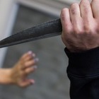 В Алматы муж пытался зарезать жену на глазах у дочери