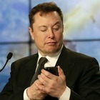 Илон Маск приостановил сделку по покупке Twitter