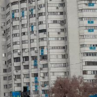 Жители домов на Площади Республики, где проходит митинг, вывесили флаги РК. Раньше не позволял закон