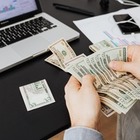 Тенге упал к доллару из-за российско-украинского конфликта