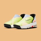 Nike представила новую модель кроссовок. Их можно надевать без помощи рук 