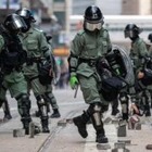 Студенты в Гонконге обороняются катапультами и луками от полиции