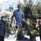 На Медео открыли скульптуру, посвященную альпинисту Анатолию Букрееву