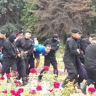 В Алматы массово задерживают людей. Они выступили против внеочередных выборов