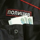 В Алматы осудили полицейского за взятничество и мошенничество