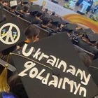 Выпускница НУ пришла на церемонию вручения диплома с фотографией Айкоркем Мелдехан