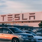 Автомобили Tesla не останавливались перед знаком «Стоп» из-за ошибки в ПО
