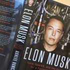 Илон Маск напишет книгу о Tesla и Space X
