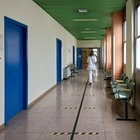 В Атырау санитары областной инфекционной больницы требуют повышения зарплат