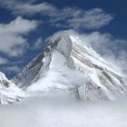 На поиски пропавших альпинистов вылетел вертолет со спасателями