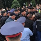 Полицейские задерживают людей в Алматы и столице