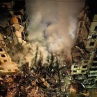 В Днепре из-за попадания ракеты в жилой дом погибли минимум 9 человек