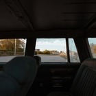 Мародеры грабят автомобили россиян, оставленные на границе с Казахстаном