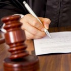 Полицейский в Кокшетау получил взятку офисным креслом. Его лишили звания