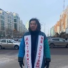 В Астане художник Асхат Ахмедьяров провел перформанс в поддержку активистов