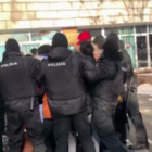 Активистов удерживают рядом с площадью. Среди задержанных Айсана Ашим, гендир The Village Казахстан