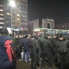 Активисты в Алматы идут по проспекту Абая. Часть протестующих прошла мимо цирка 
