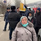 В Алматы задержали активистов, собравшихся возле здания китайского консульства
