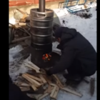 Жители села близ места крушения готовят еду для спасателей