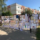 Белорусские выпускники возвращают школам грамоты и дневники
