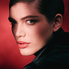 Новым лицом Armani beauty впервые стала трансгендерная модель