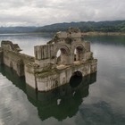 В Мексике из пересохшего водохранилища проступила древняя церковь