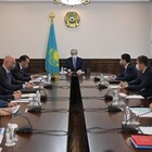 Найти отличия: В полиции Алматы исчезло имя Назарбаева возле его цитаты на стене