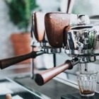С 18 мая в стране откроют гостиницы, кафе и религиозные объекты