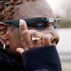 Новые очки от Google Glass помогут слепым распознавать окружающие предметы 