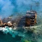 У берегов Шри-Ланки тонет горящее судно с токсичным грузом