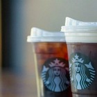 Сеть кофеен Starbucks откажется от пластиковых трубочек