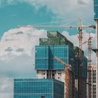 Под угрозой срыва оказались десятки объектов строительства в столице