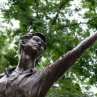 Возле памятника Денису Тену появится парковая зона