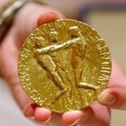 Нобелевская медаль Дмитрия Муратова ушла с молотка за 103,5 миллиона долларов