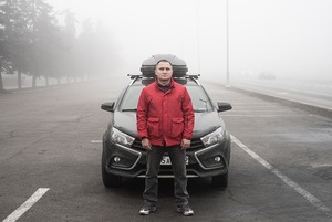 «Куртка пропиталась кровью»: Как алматинец вывозил погибших и раненых c площади
