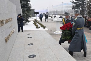 11 месяцев и ни одной фамилии: Реакции казахстанцев, художников и архитекторов на январский мемориал
