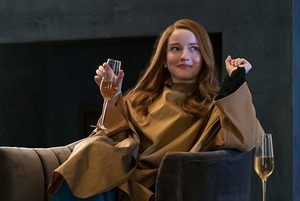 «Изобретая Анну»: Как русская девушка обманула элиты Нью-Йорка