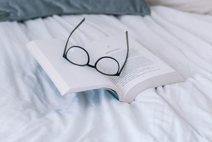 Читать книги (!)