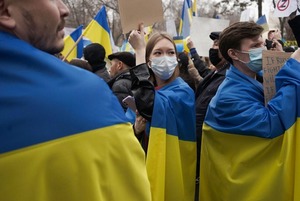«Нет войне!»: Как алматинцы вышли поддержать Украину