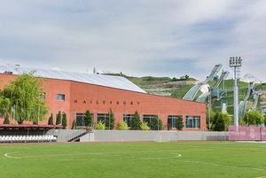 Я учился в Haileybury