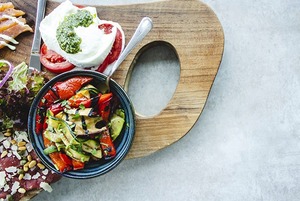 Легко и вкусно: 5 рецептов салатов на лето